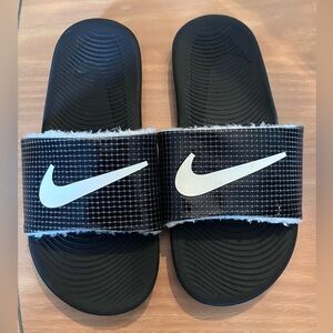 Nike Sherpa lined slides Kids 3Y